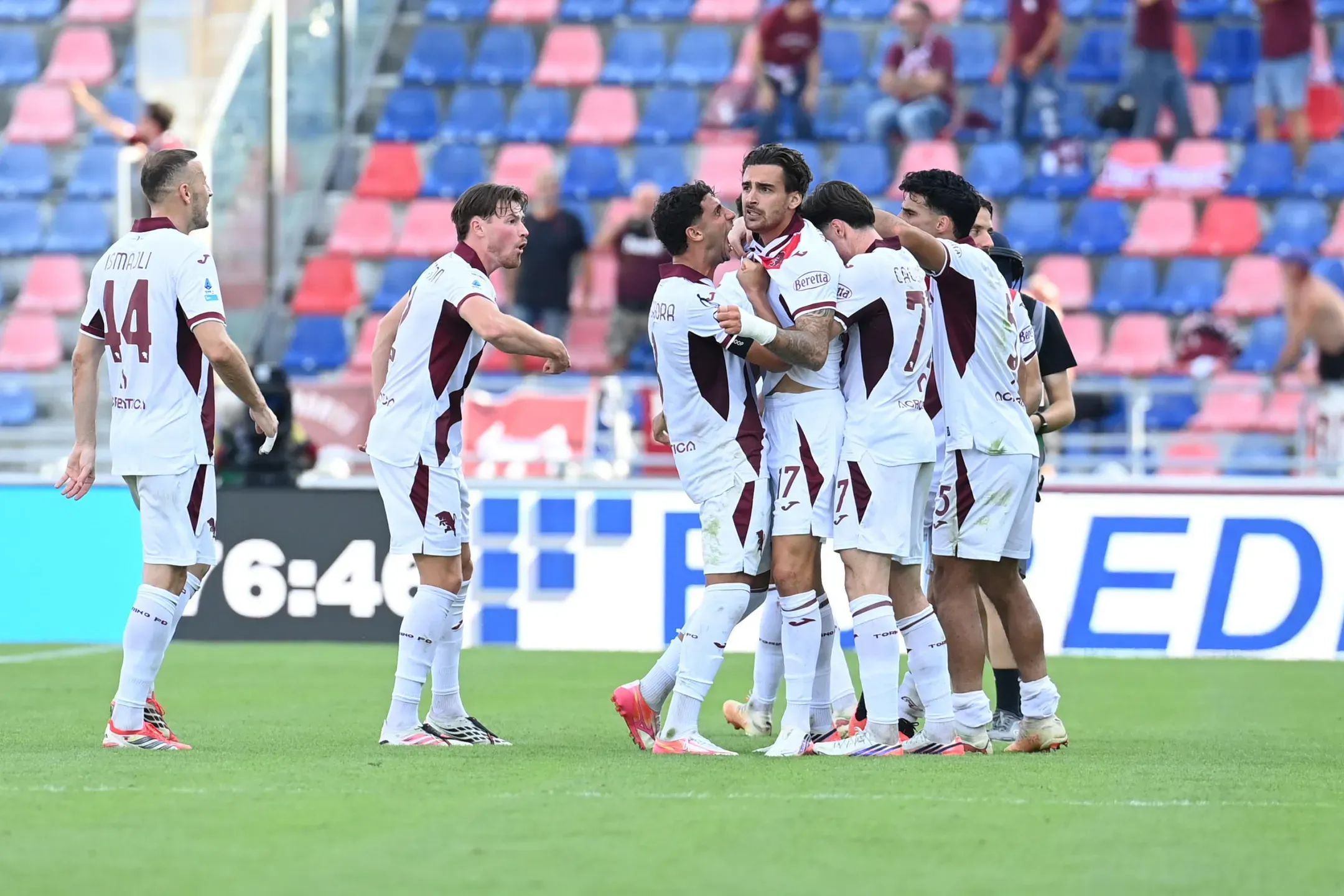 Torino pontua com Daniel Bragança a titular